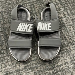 Women’s gray Nike open toed tanjun sandals